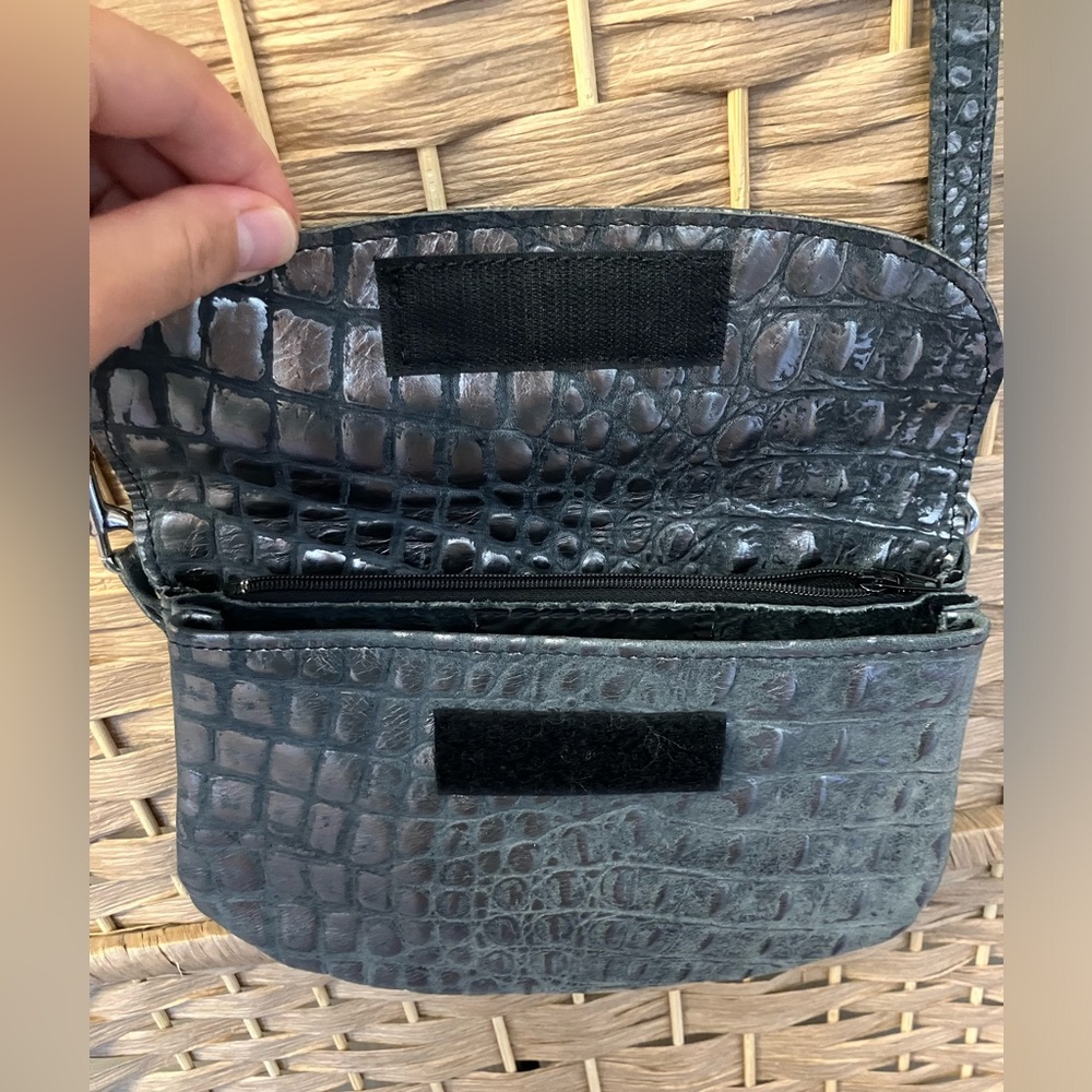 Handmade Alligator-Style Leather Crossbody - Picture 5 of 7